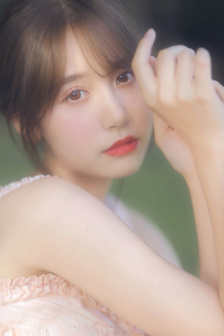 《年轻的秘书》在线观看